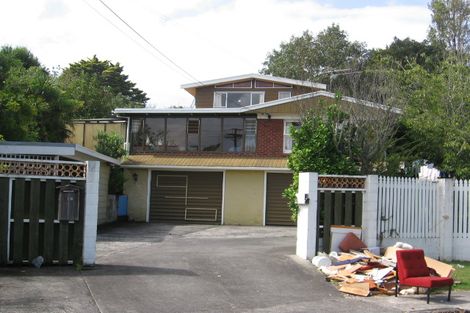 Photo of property in 16 Rerewai Place, Kelston, Auckland, 0602