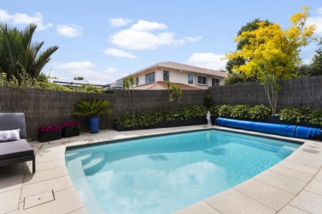 Photo of property in 29 Wiltshire Place, Somerville, Auckland, 2014