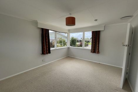 Photo of property in 76 Wikiriwhi Crescent, Awapuni, Palmerston North, 4412