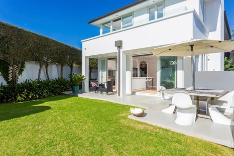 Photo of property in 223a Hurstmere Road, Takapuna, Auckland, 0622
