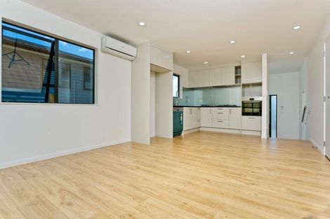 Photo of property in 62 Verran Road, Birkdale, Auckland, 0626