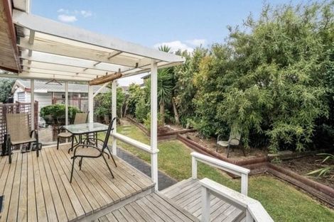 Photo of property in 3 St Annes Crescent, Wattle Downs, Auckland, 2103