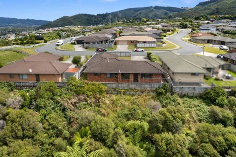Photo of property in 19 Percy Kinsman Crescent, Riverstone Terraces, Upper Hutt, 5018