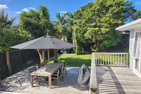 Photo of property in 7 Renata Crescent, Te Atatu Peninsula, Auckland, 0610