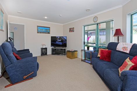 Photo of property in 1 Poinsettia Place, Henderson, Auckland, 0610