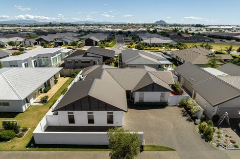 Photo of property in 28 Te Aranga Drive, Papamoa Beach, Papamoa, 3118