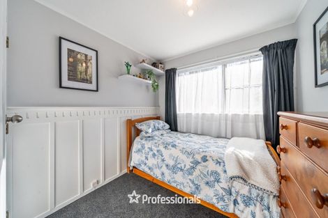 Photo of property in 33 Fenchurch Grove, Stokes Valley, Lower Hutt, 5019