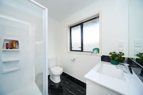 Photo of property in 19 Monaco Grove, Fitzherbert, Palmerston North, 4410