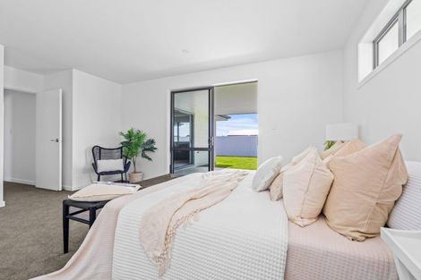 Photo of property in 104 Kaurinui Crescent, One Tree Point, 0118