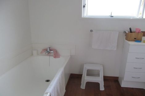 Photo of property in 1/60 Cockayne Crescent, Sunnynook, Auckland, 0620