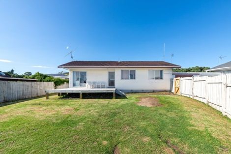 Photo of property in 1/15 Frobisher Way, Clendon Park, Auckland, 2103