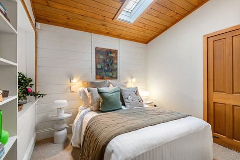 Photo of property in 10 Ferry Street, Seatoun, Wellington, 6022