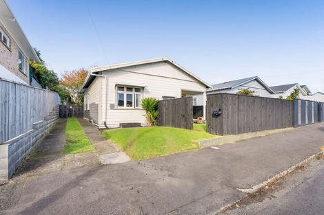 Photo of property in 33 Gaine Street, New Plymouth, 4310