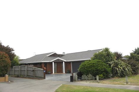 Photo of property in 8 Copperfield Close, Parklands, Christchurch, 8083
