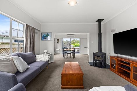 Photo of property in 114 Avondale Road, Taradale, Napier, 4112