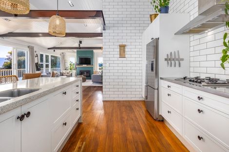 Photo of property in 86 Seaview Road, Paraparaumu Beach, Paraparaumu, 5032