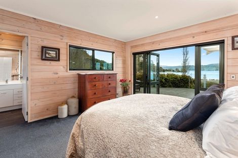 Photo of property in 9 Rangiuru Bay Road, Lake Tarawera, Rotorua, 3076