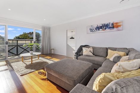 Photo of property in 15 Blakeborough Drive, Forrest Hill, Auckland, 0620