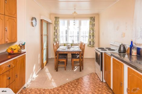 Photo of property in 10 Maire Street, Gonville, Whanganui, 4501