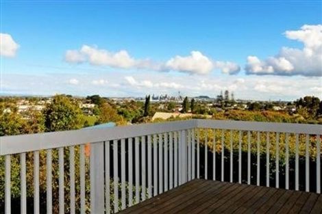 Photo of property in 10 Martin Crescent, Northcote, Auckland, 0627
