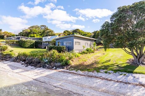 Photo of property in 1 Rigby Street, Whakapirau, 0583
