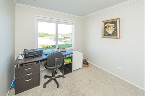 Photo of property in 37 Golf Vue Place, Castlecliff, Whanganui, 4501