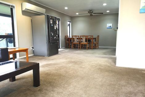 Photo of property in 12 Leven Lane, Totara Heights, Auckland, 2105