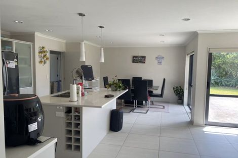 Photo of property in 51 Hadley Wood Drive, Wattle Downs, Auckland, 2103