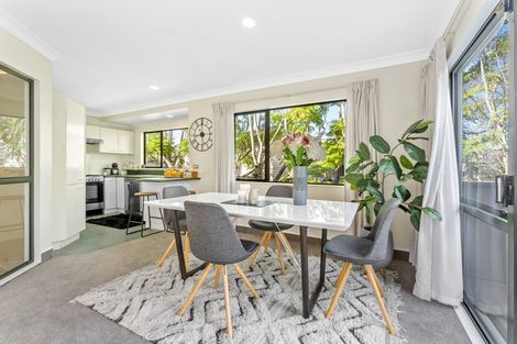 Photo of property in 2/21 Tobruk Crescent, Milford, Auckland, 0620