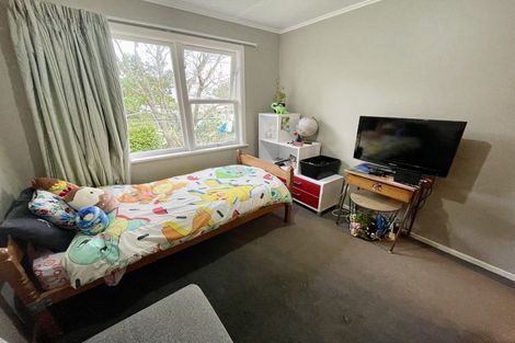 Photo of property in 19 Salford Street, Newlands, Wellington, 6037