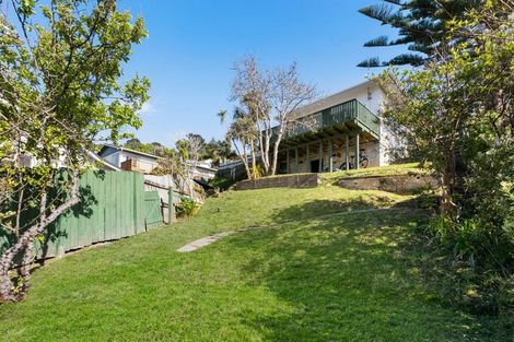 Photo of property in 10 Liddel Grove, Island Bay, Wellington, 6023