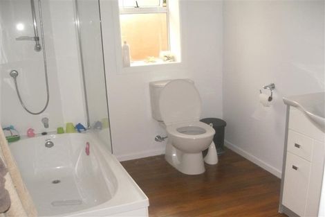 Photo of property in 68b Browns Bay Road, Rothesay Bay, Auckland, 0630