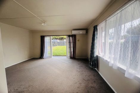 Photo of property in 1b Barron Drive, Green Bay, Auckland, 0604