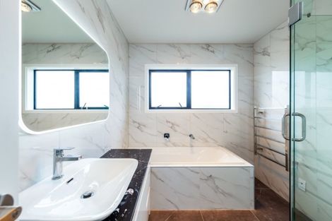 Photo of property in 4 Ahorangi Road, Silverdale, 0932