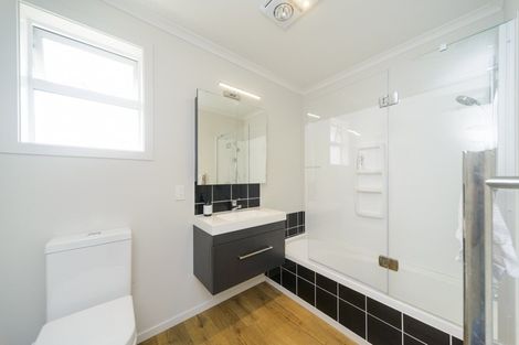 Photo of property in 4 Redwood Grove, Hokowhitu, Palmerston North, 4410