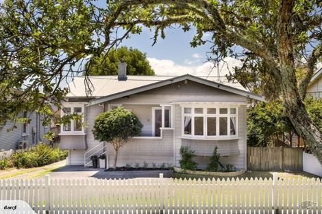 Photo of property in 26 Aramoana Avenue, Devonport, Auckland, 0624