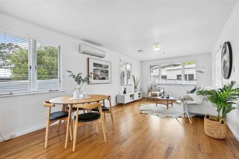 Photo of property in 1/83 Selwyn Crescent, Forrest Hill, Auckland, 0620