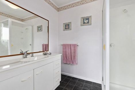 Photo of property in 38 Landsdowne Terrace, Karori, Wellington, 6012