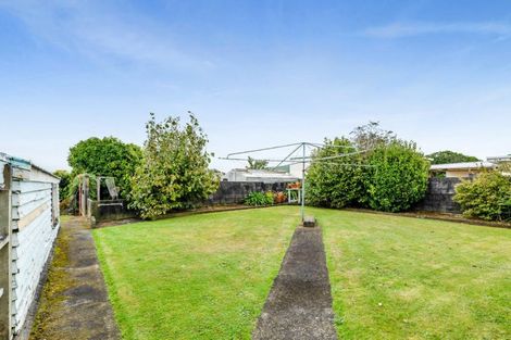 Photo of property in 79 Omata Road, Marfell, New Plymouth, 4310