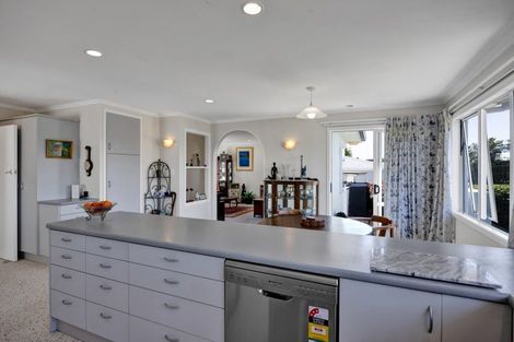 Photo of property in 8 Mahoe Street, Strandon, New Plymouth, 4312