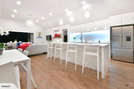 Photo of property in 110 Vipond Road, Stanmore Bay, Whangaparaoa, 0932