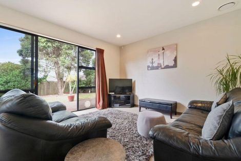 Photo of property in 19 Rosetti Rise, West Harbour, Auckland, 0618