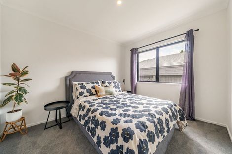 Photo of property in 84 Riverstone Drive, Riverstone Terraces, Upper Hutt, 5018