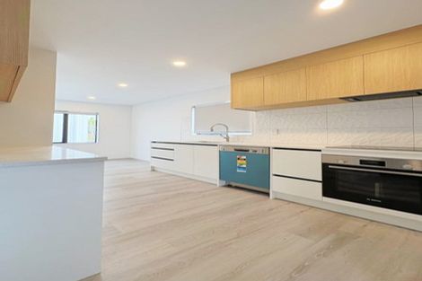 Photo of property in 12e Elcoat Avenue, Te Atatu South, Auckland, 0610