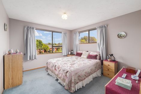 Photo of property in 8 Langham Place, Redwood, Christchurch, 8051