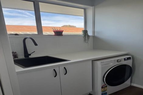 Photo of property in 79 Denise Crescent, Hornby, Christchurch, 8042