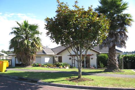 Photo of property in 25 Mandeville Place, Unsworth Heights, Auckland, 0632