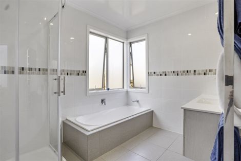 Photo of property in 81d Mirrabooka Avenue, Botany Downs, Auckland, 2010