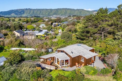 Photo of property in 64b Te Moana Road, Waikanae Beach, Waikanae, 5036
