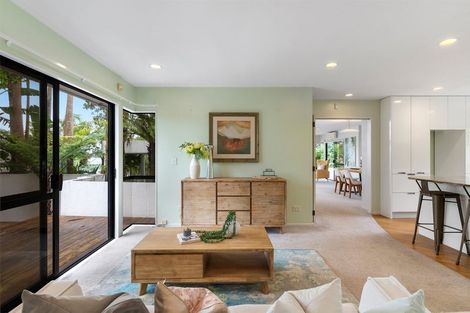 Photo of property in 15 Perendale Close, Somerville, Auckland, 2014